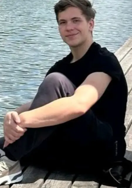 Я Вадим, 18, из Каширы, ищу знакомство для открытые отношения