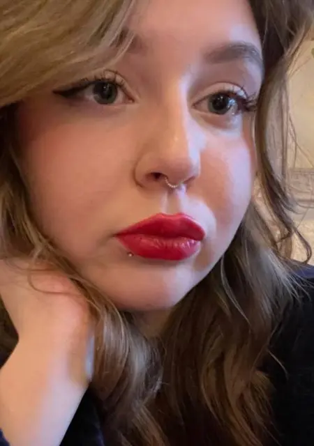 Я Виктория, 19, из Новосибирска, ищу знакомство для приятного времяпровождения