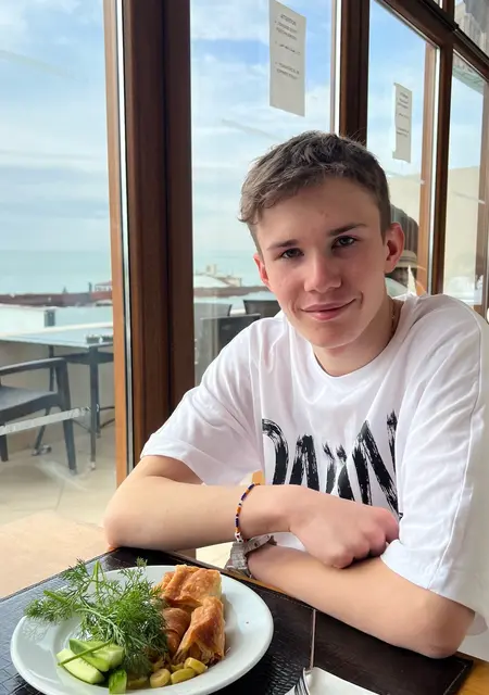 Я Платон, 20, знакомлюсь на одну ночь в Скопине