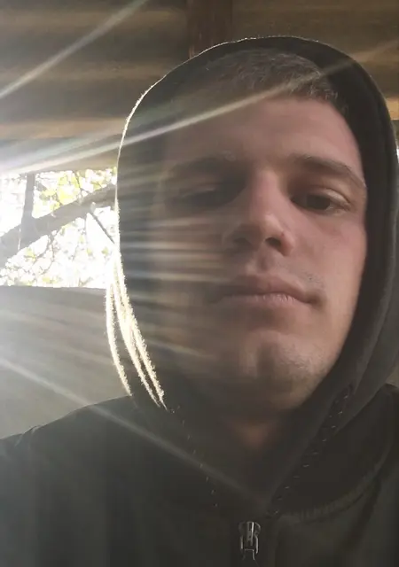 Я Виктор, 24, из Краснодара, ищу знакомства без обязательств