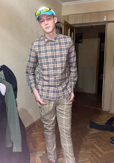 Я Миша, 21, из Новочеркасска, ищу знакомства на одну ночь