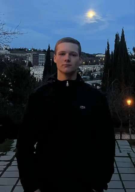 Илья из Санкт-Петербурга, ищу на сайте совместные путешествия