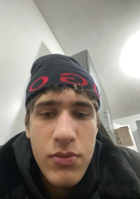 Я Саша, 19, знакомлюсь на одну ночь в Махачкале