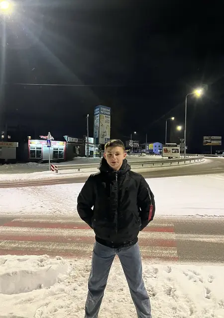 Я Роман, 18, из Москвы, ищу знакомство для общения