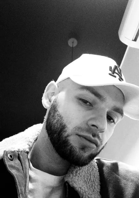 Миша из Гатчины, ищу на сайте знакомства на одну ночь