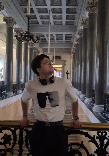 Саша из Москвы, мне 19, познакомлюсь для приятного времяпровождения