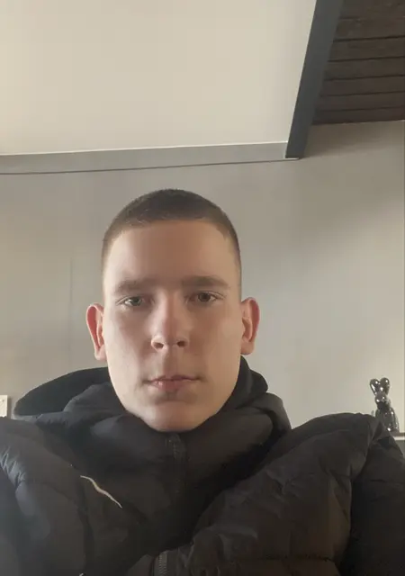 Я Vovka, 21, из Назарова, ищу знакомства без обязательств