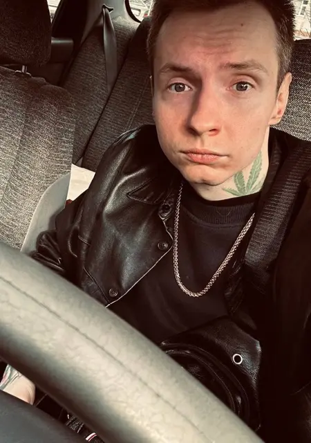 Паша из Москвы, ищу на сайте знакомства без обязательств