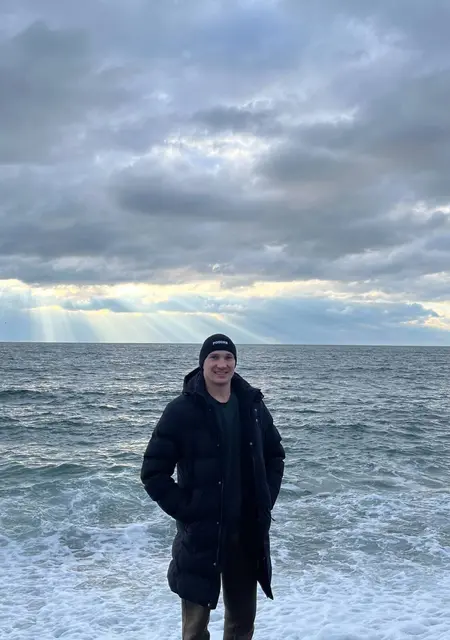 Я Виталик, 24, из Казани, ищу знакомства на одну ночь