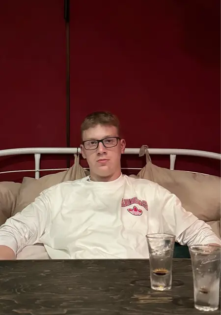 Я Александр, 19, из Новороссийска, ищу знакомство для совместных путешествий