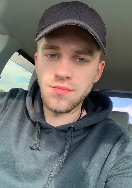 Даня из Новосибирска, мне 23, познакомлюсь без обязательств