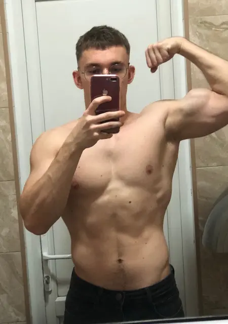 Денис из Ставрополя, мне 20, познакомлюсь без обязательств