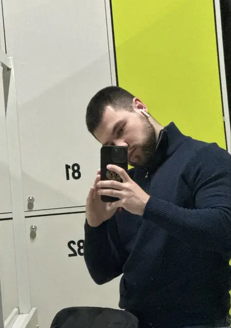 Кирилл из Новосибирска, мне 23, познакомлюсь для постоянных отношений