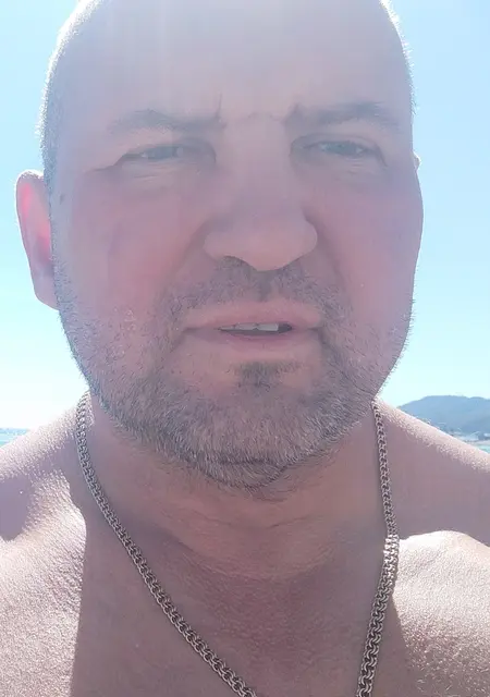 Александр из Майкопа, мне 47, познакомлюсь для приятного времяпровождения