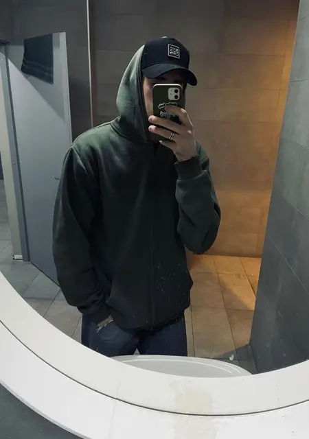 Я Дмитрий, 20, из Курска, ищу знакомства на одну ночь