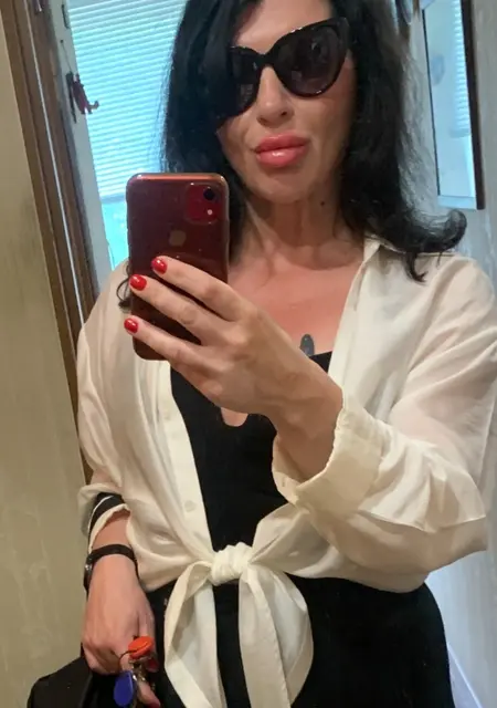 Я Мия, 40, знакомлюсь для открытые отношения в Санкт-Петербурге