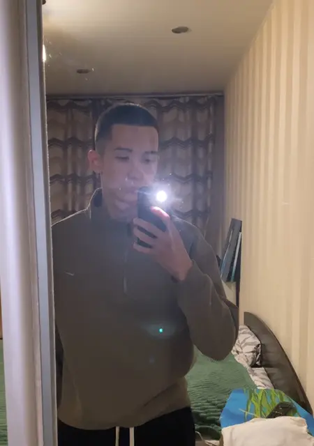 Я Karlo, 18, из Тюмени, ищу знакомства без обязательств