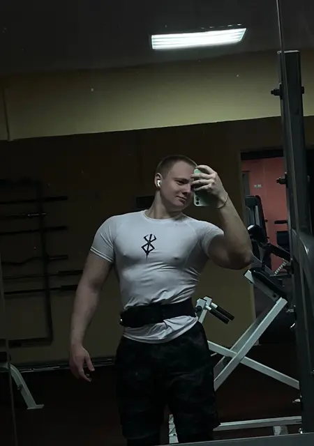 Миша из Ангарска, ищу на сайте знакомства на одну ночь