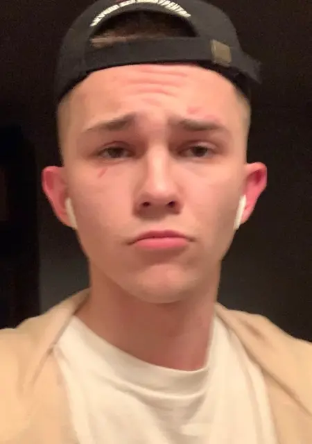 Я Егор, 21, знакомлюсь для вирта в Тюмени