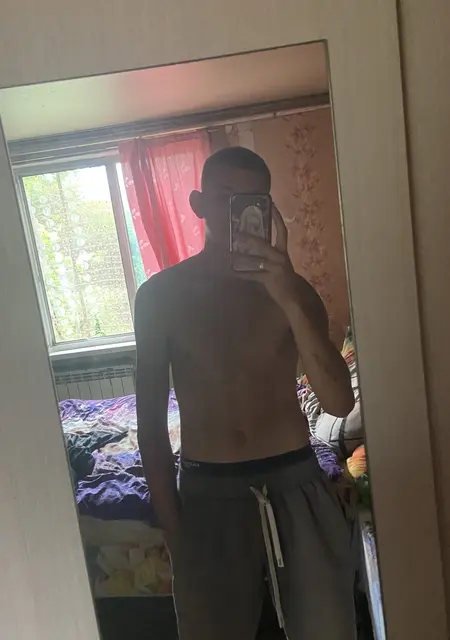 Artem из Хабаровска, мне 20, познакомлюсь для общения