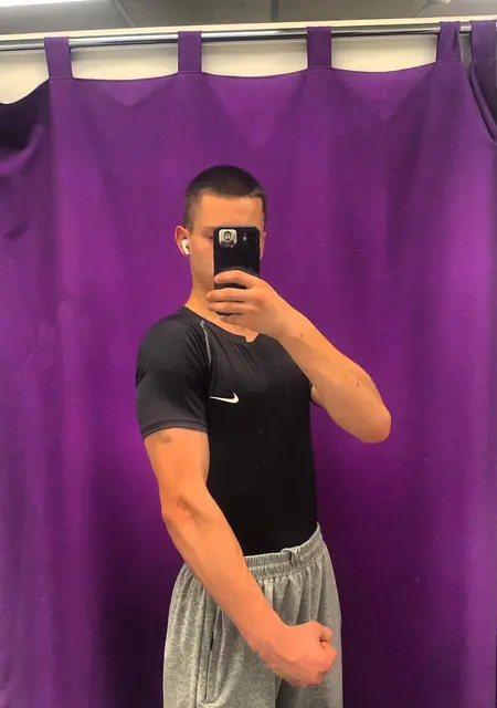 Владислав из Комсомольска-на-Амуре, ищу на сайте знакомства без обязательств