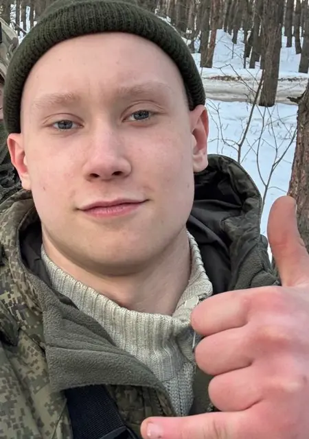 Я Vlad, 18, знакомлюсь без обязательств в Курске
