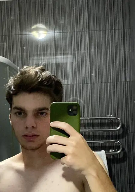 Армен из Сочи, мне 22, познакомлюсь для приятного времяпровождения