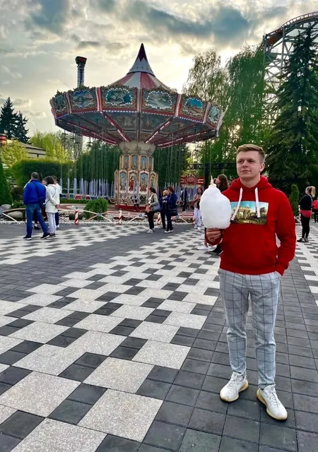 Станислав из Донецка, мне 25, познакомлюсь для приятного времяпровождения