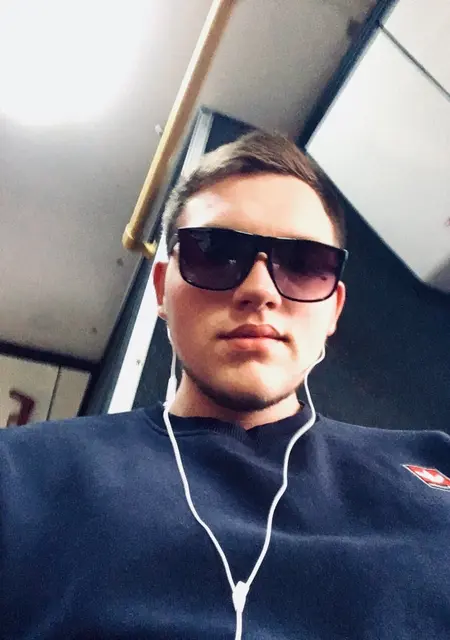 Я Вадим, 23, из Бобруйска, ищу знакомство для приятного времяпровождения