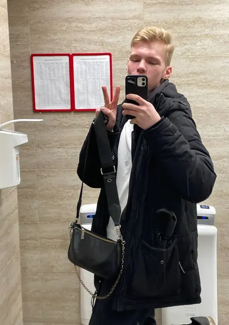 Я Даниил, 20, из Иванова, ищу знакомства без обязательств