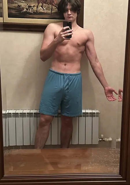 Я Лев, 18, знакомлюсь для вирта в Ростове-на-Дону