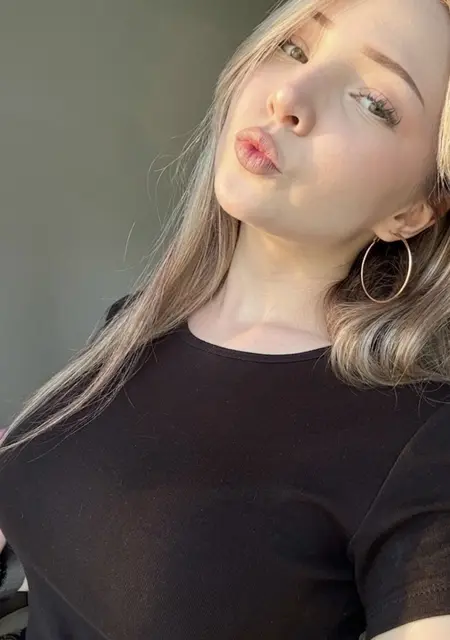 Я Елизавета, 23, из Краснодара, ищу знакомство для постоянных отношений