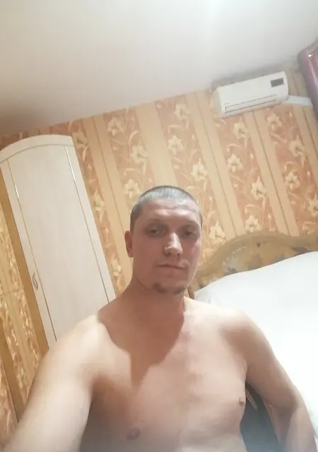 Роман из Владивостока, мне 40, познакомлюсь на одну ночь