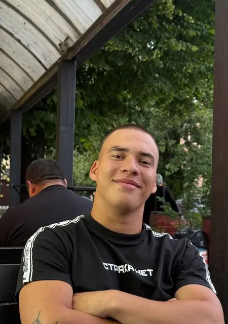 Я Максик, 22, знакомлюсь для общения в Москве