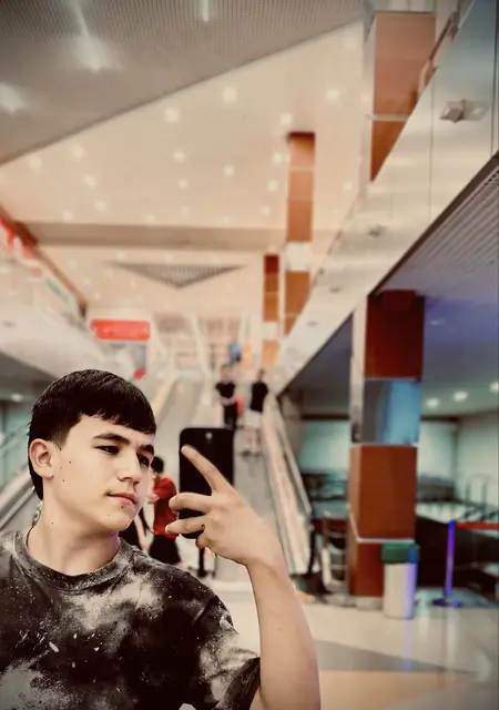 Я Дима, 18, из Барнаула, ищу знакомства на одну ночь