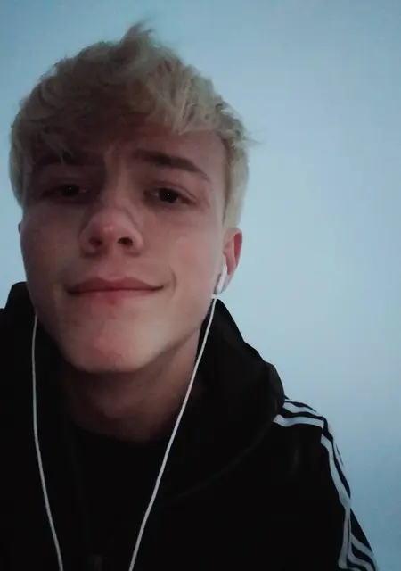 Макс из Каспийска, мне 21, познакомлюсь для общения