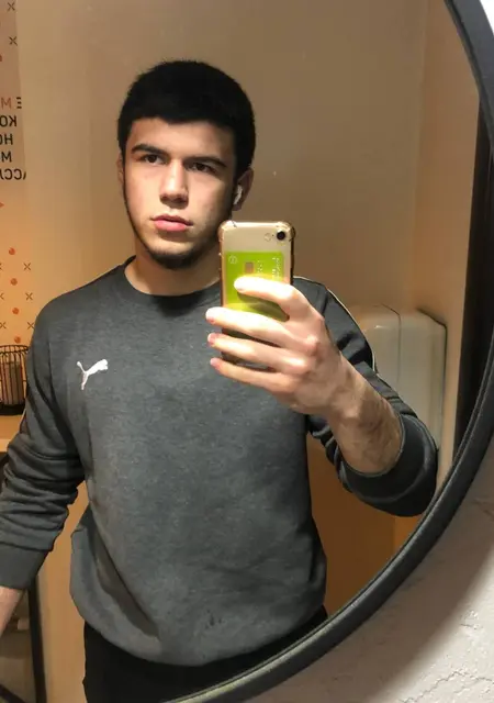 Магомед из Каспийска, мне 20, познакомлюсь без обязательств