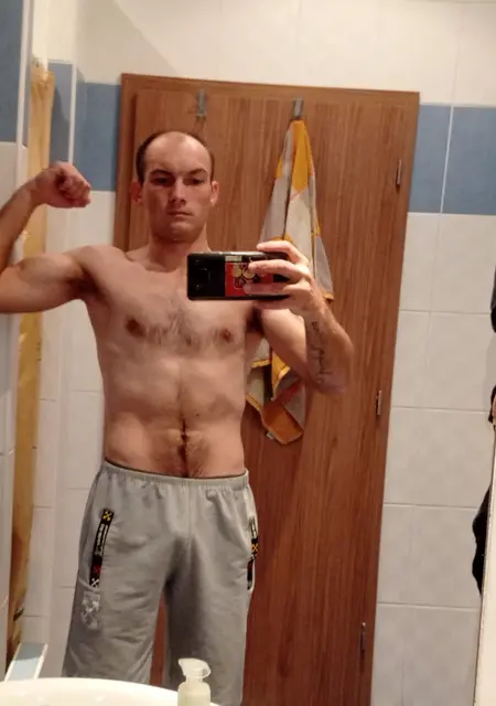 Я Коля, 33 років з Ужгорода, шукаю знайомства без зобов'язань