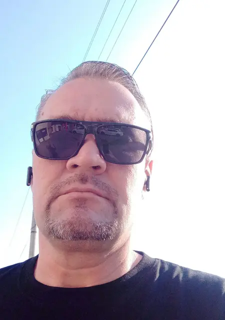 Артур из Астрахани, ищу на сайте знакомства на одну ночь