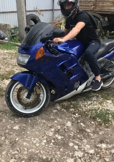 Я Александр, 26, из Воронежа, ищу знакомства без обязательств