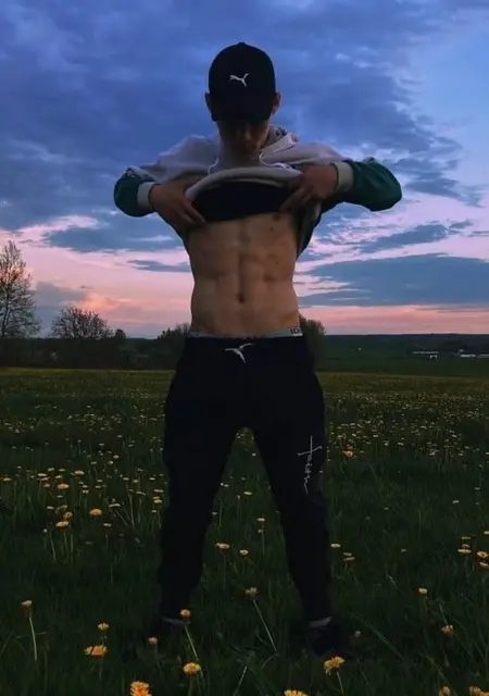 Я Евгений, 23, из Гродно, ищу знакомства без обязательств