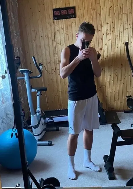 Я Дениска, 21, из Нижнего Новгорода, ищу знакомства без обязательств