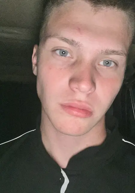 Я Максим, 21, из Ангарска, ищу знакомства на одну ночь