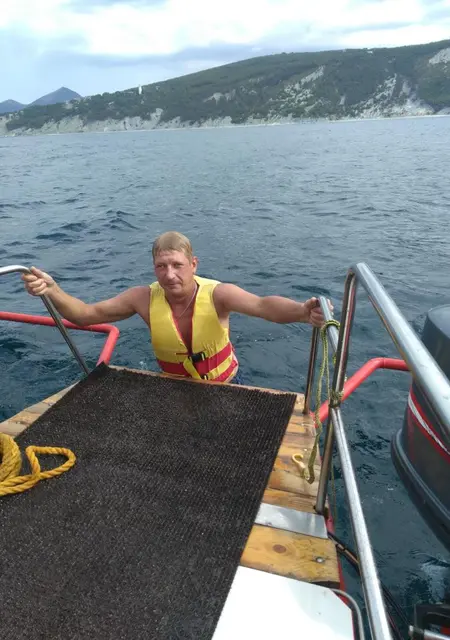 Александр из Новомосковска, мне 40, познакомлюсь на одну ночь