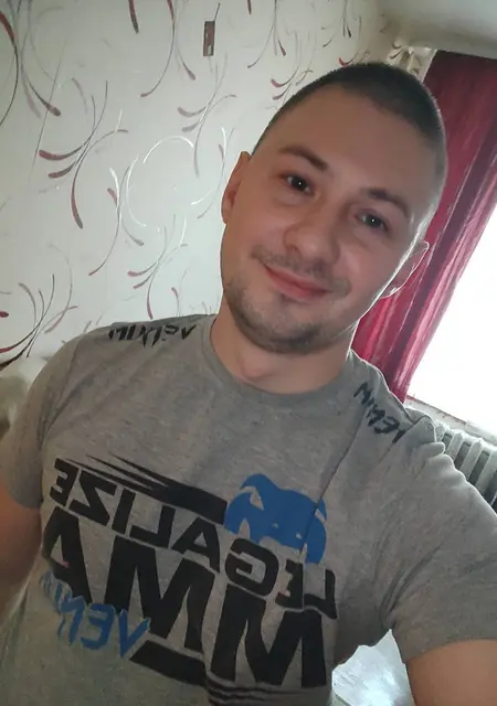 Артем из Каменска-Уральского, мне 34, познакомлюсь без обязательств