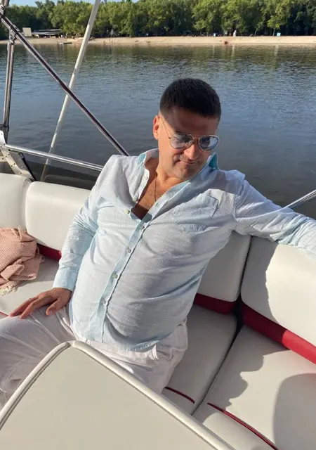 Михаил из Киева, мне 39, познакомлюсь для приятного времяпровождения