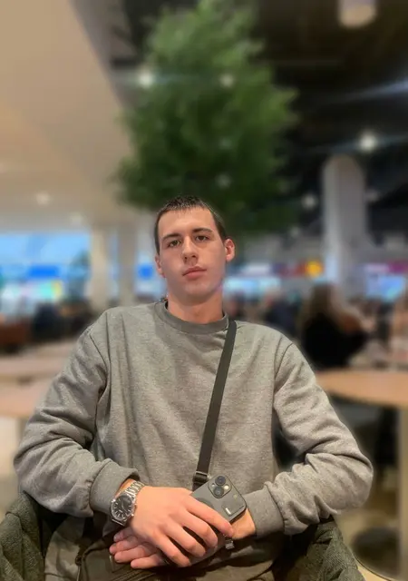 Богдан из Новокузнецка, мне 20, познакомлюсь на одну ночь