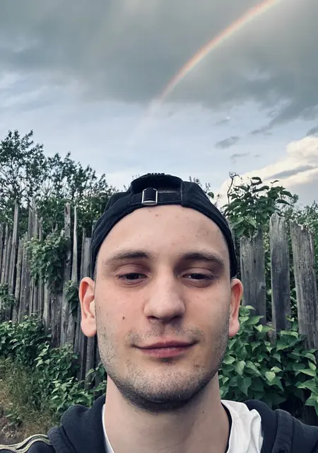 Александр из Донецка, ищу на сайте знакомства на одну ночь
