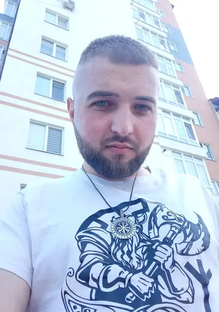 Я Міша, 27 років з Івано-Франківська, шукаю знайомства без зобов'язань