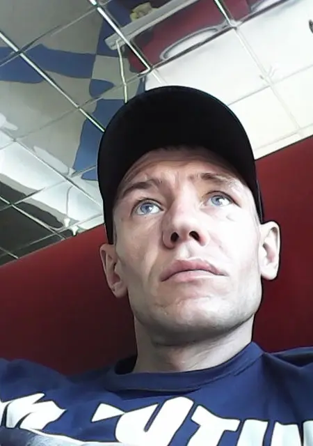 Я Роман, 40, знакомлюсь для постоянных отношений в Оби